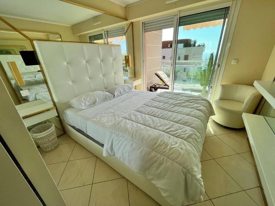 Apartamento Les Jardins De Monaco Vue Mer Et Piscine Saint-Antoine  Exterior foto