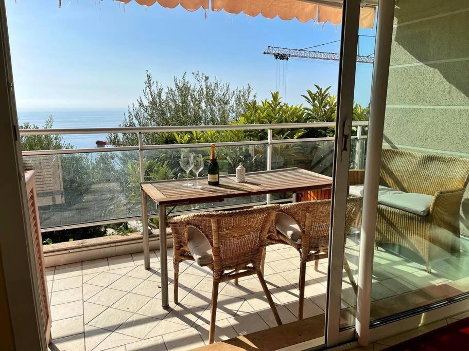 Apartamento Les Jardins De Monaco Vue Mer Et Piscine Saint-Antoine  Exterior foto